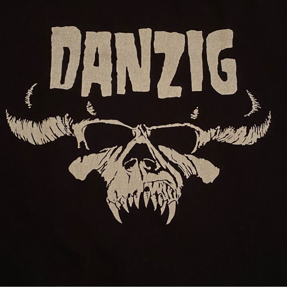 ☠️ Danzig Red Stripe Crop Top - Picture 2 of 3